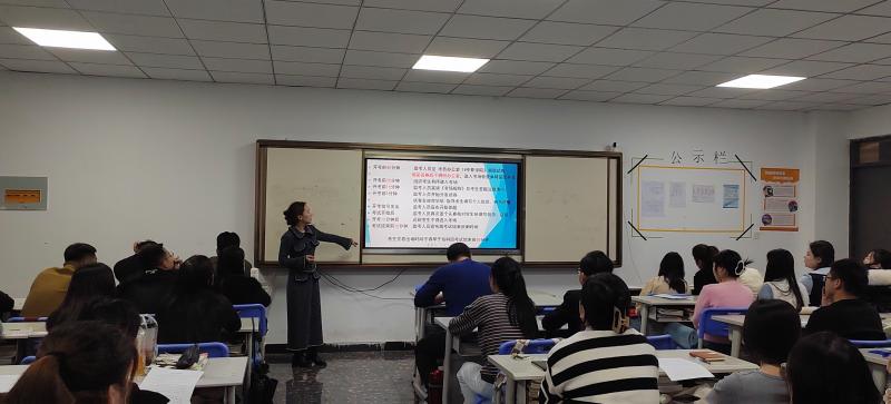 李亭亭老师考务会.jpg