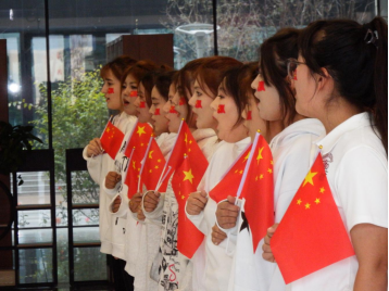 【沐鸣风采】公共服务与管理沐鸣庆祝中国诞辰75周年红歌合唱比赛