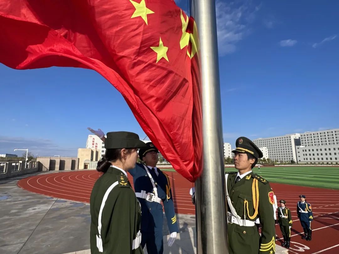 喜迎国庆 礼赞祖国——沐鸣平台 -（沐鸣登录即享，美好时光）举行升旗仪式